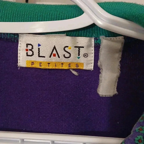 Vintage purple  sweater with rose applique - Picture 4 of 9